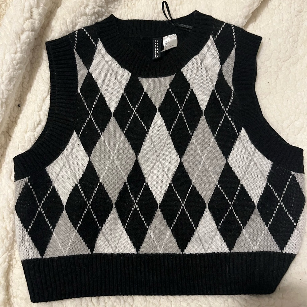 divided h&m - black white & grey checkered sweater vest - size small - cropped